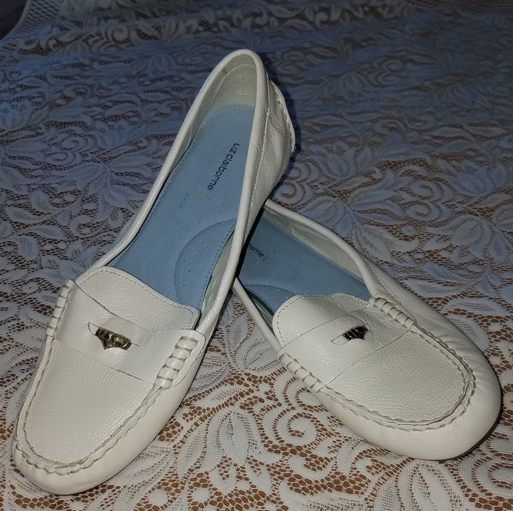 Liz Claiborne white flats sz 11M